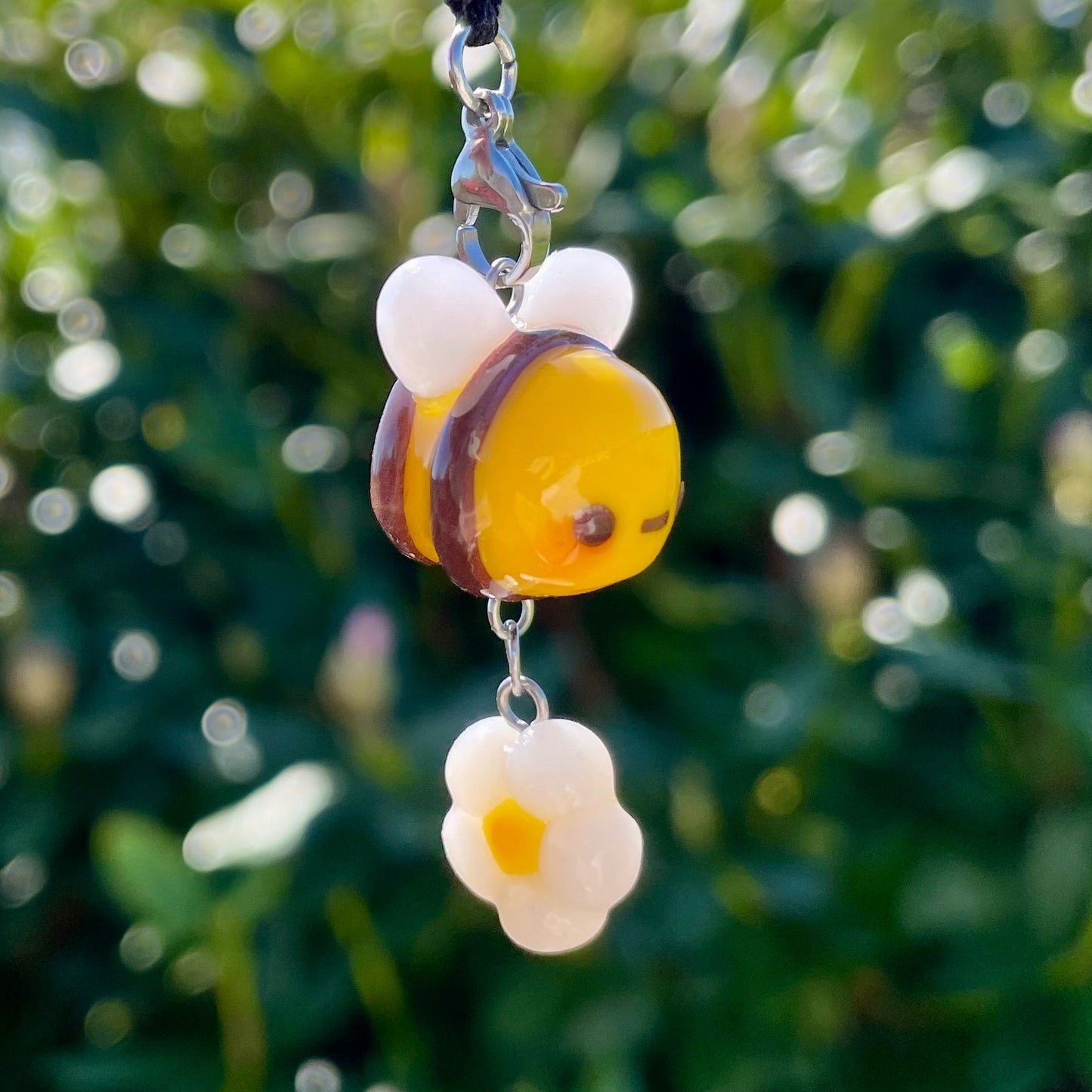 Daisy Bee Charm