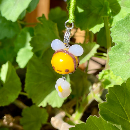 Daisy Bee Charm