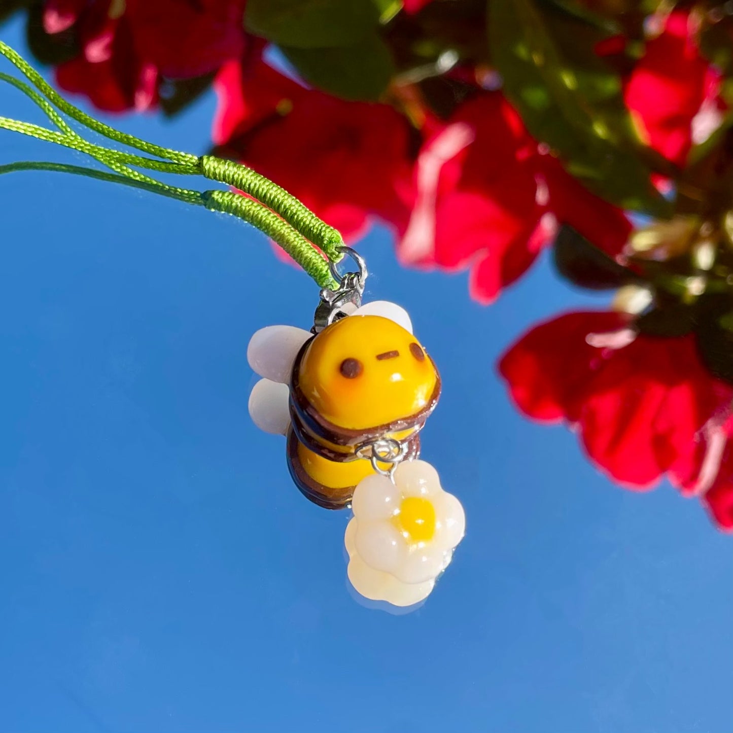 Daisy Bee Charm