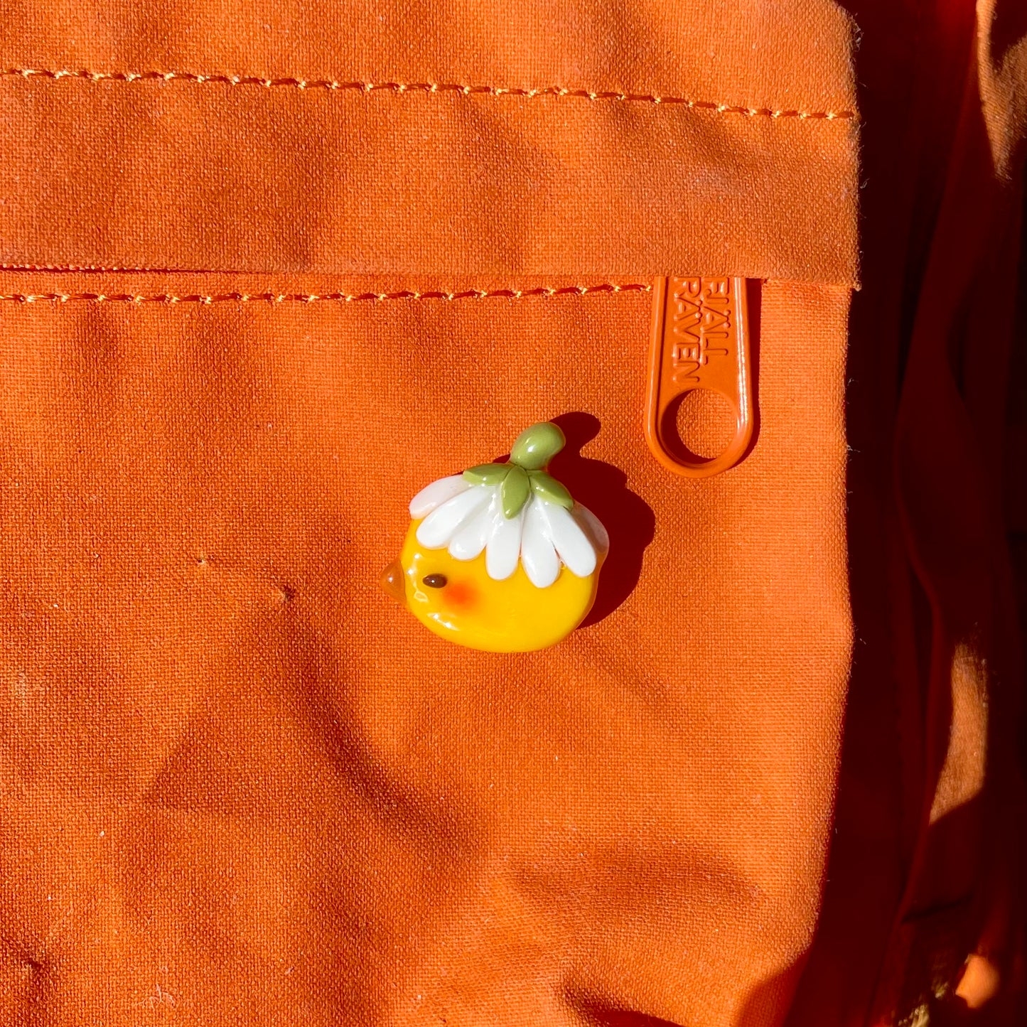 Daisy Duck Pin